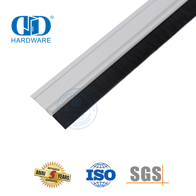 Anylon Brush Seal Aluminium Carrier Self Adhesive Otomatis Tahan Udara Dingin Pintu Geser Sapu Seal-DDBS004